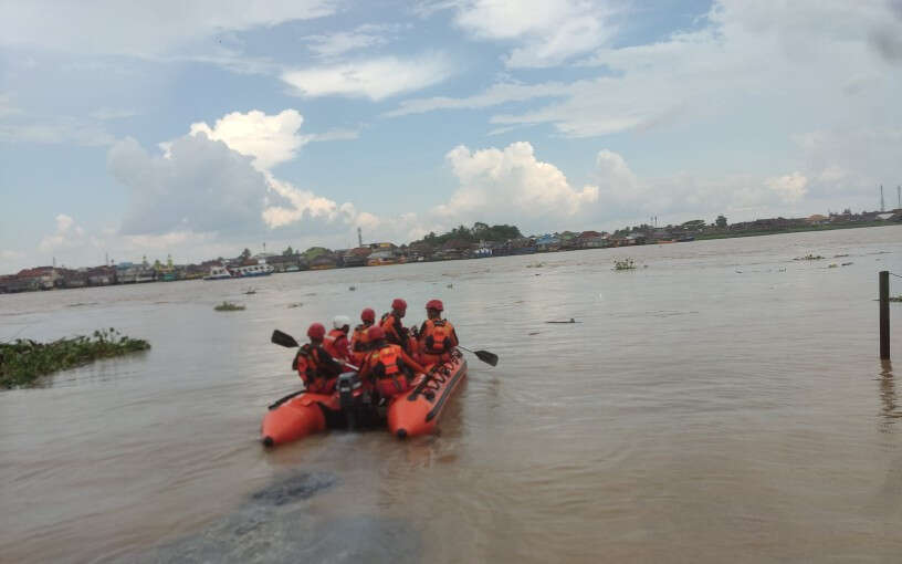 Remaja Palembang Tenggelam Saat Berenang di Sungai Musi