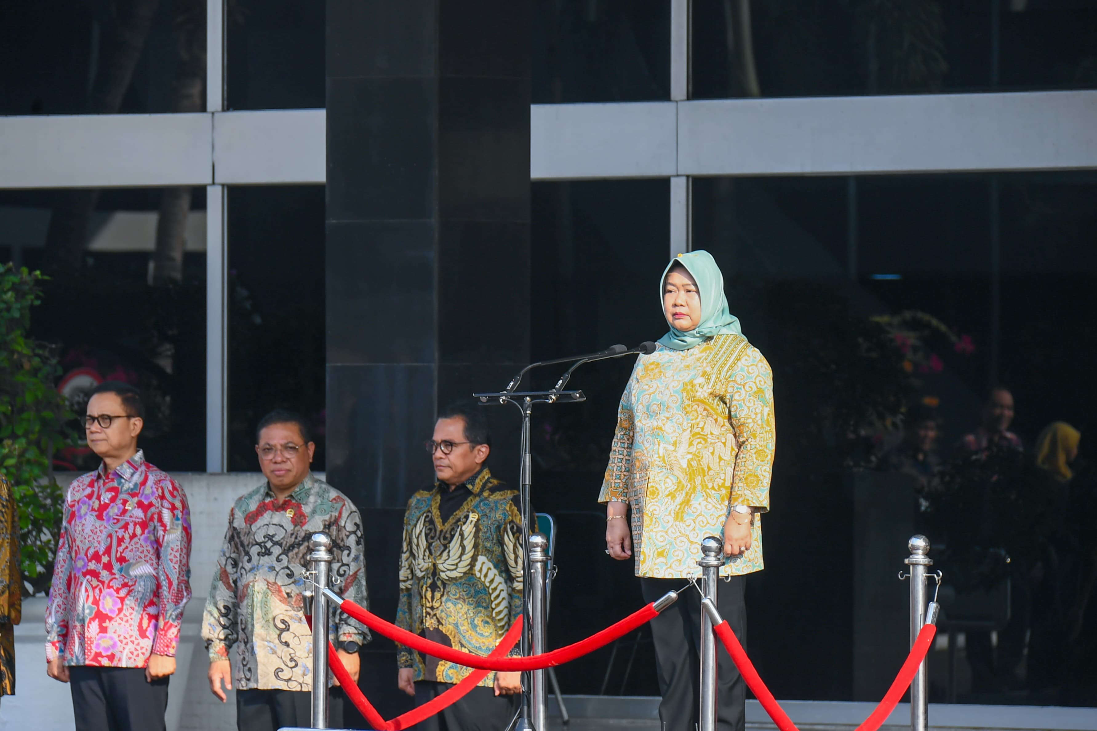 Plt Sekjen Siti Fauziah Pimpin Upacara Peringatan HUT ke-79 MPR & DPR, Simak Pesannya