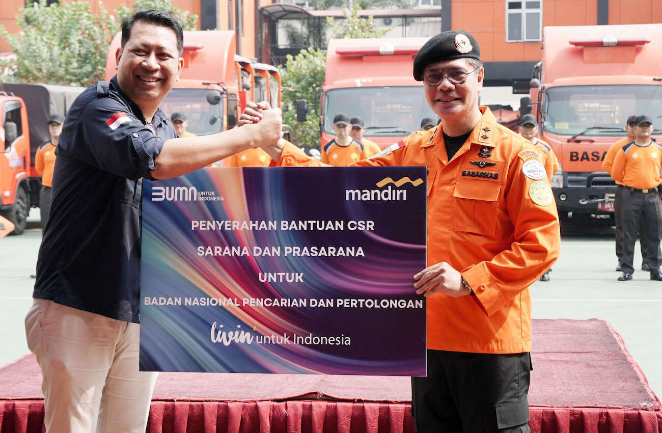 Bank Mandiri Serahkan Bantuan ke Basarnas dan Bentuk Tim Emergency Response