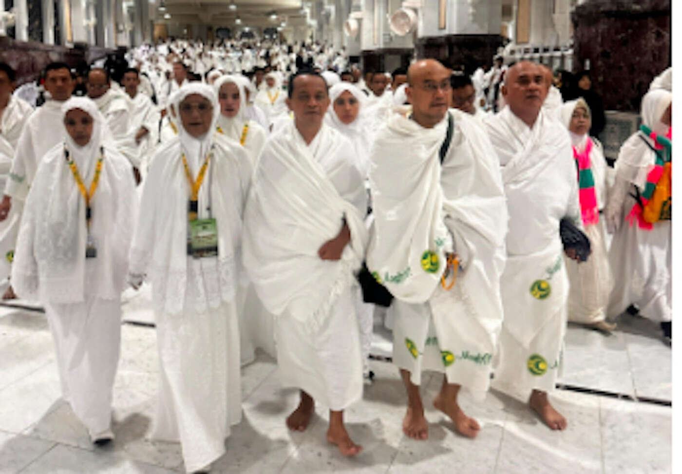 Menteri Bahlil Bagikan Momen Perjalanan Umrah, Warganet Beri Dukungan dan Doa