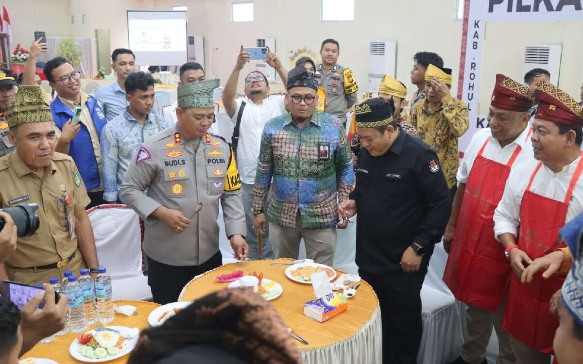 Ciptakan Pilkada Damai, Polisi Satukan Paslon Bupati Rohul Dalam Lomba Memasak