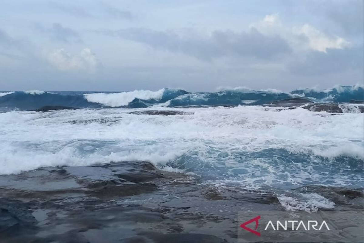 BMKG Minta Warga Sekitar Labuan Bajo Waspada Gelombang Tinggi