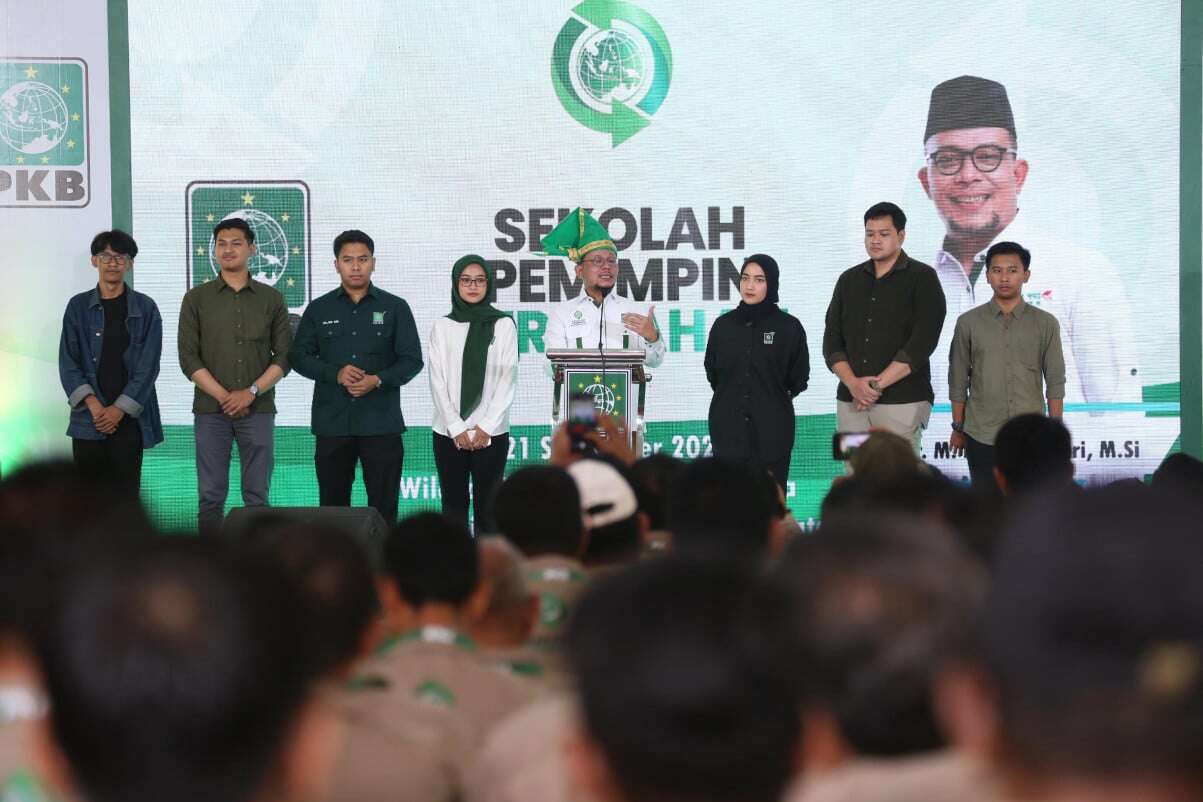 Hanif Dhakiri Memperkenalkan Pengurus Harian DPP PKB di Sespim Perubahan Wilayah VII