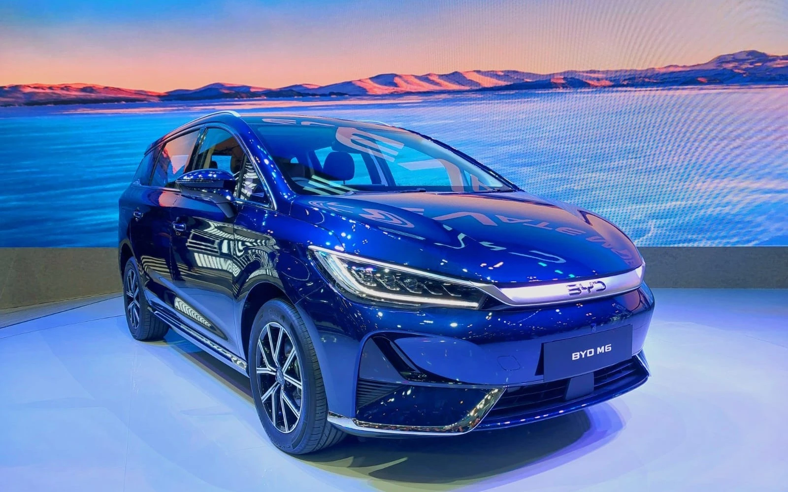 Gugatan BMW Ditolak, BYD M6 Tetap Bisa Dipasarkan di Indonesia