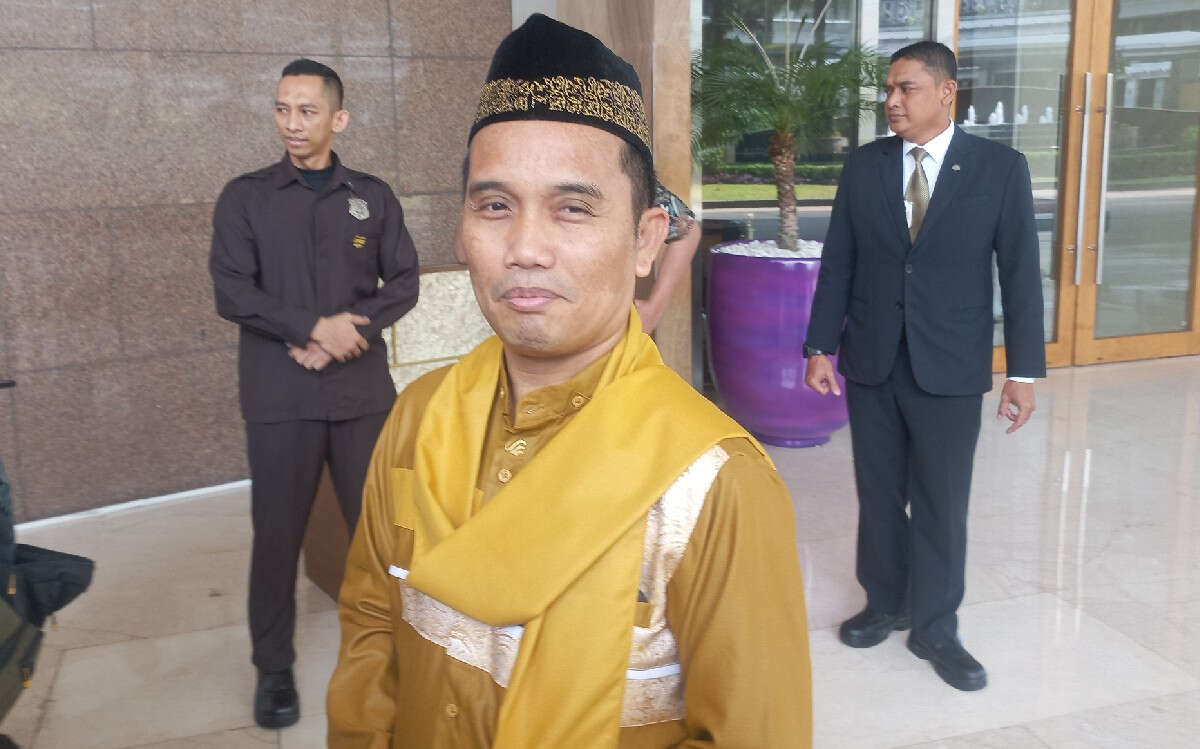 Ustaz Maulana Mengajak Para Penggemar Ikut Umrah Bareng