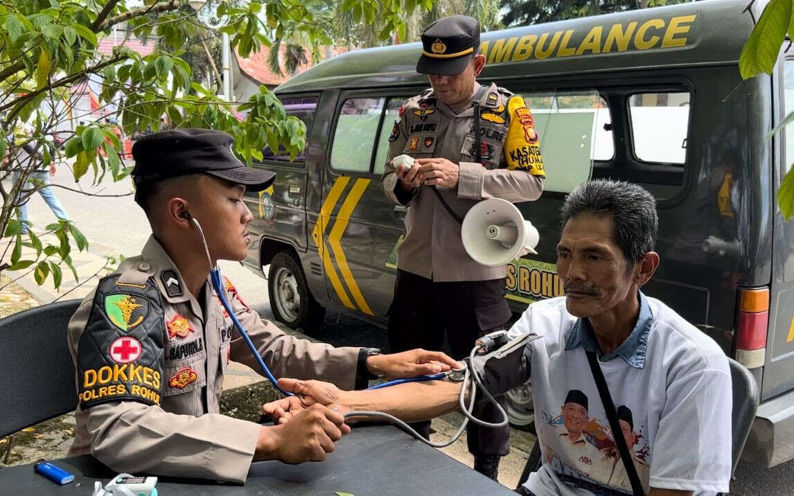 Ikhtiar Polres Rohul Melayani Masyarakat yang Mengikuti Hajatan Demokrasi di KPUD