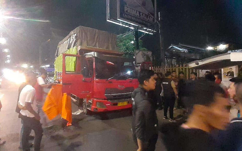 Sopir Truk Ditemukan Tewas Ketika Kendaraan Berhenti di Persimpangan