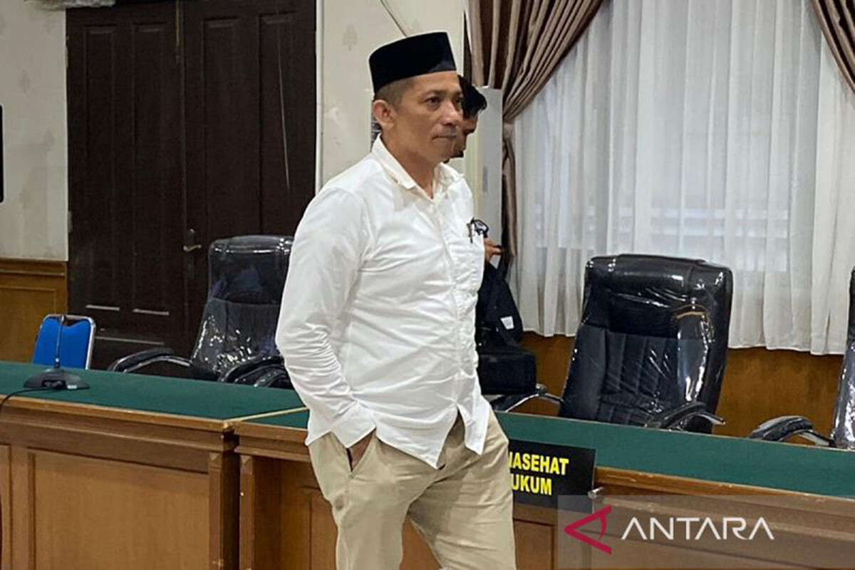 Diduga Korupsi, Istri Siri Eks Bupati Meranti Dituntut 4 Tahun 4 Bulan Penjara