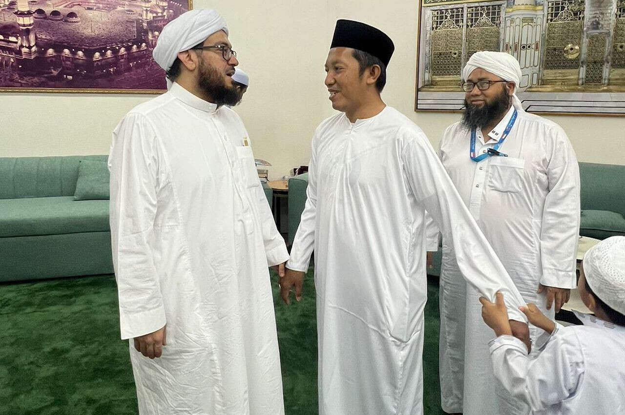 Bertemu Sayyid Ahmad bin Muhammad Al Maliki, Gus Addin Dibekali 14 Kitab