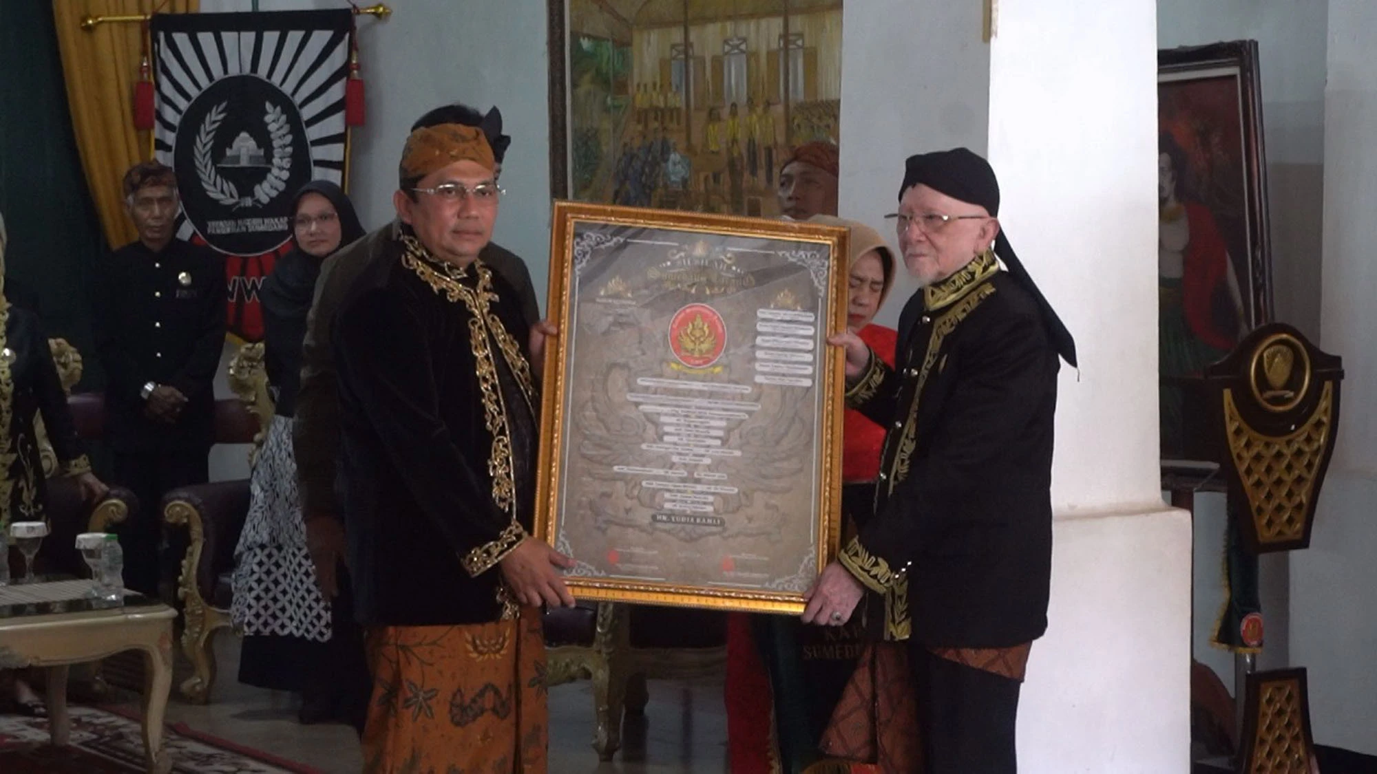 Dianugerahi Gelar Haji Raden, Yudia Ramli Ternyata Keturunan Keraton Sumedang Larang