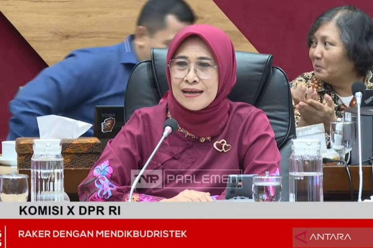 Komisi X Usul Kemendikbudristek Buka Formasi Khusus Guru Bahasa Daerah pada Penerimaan PPPK