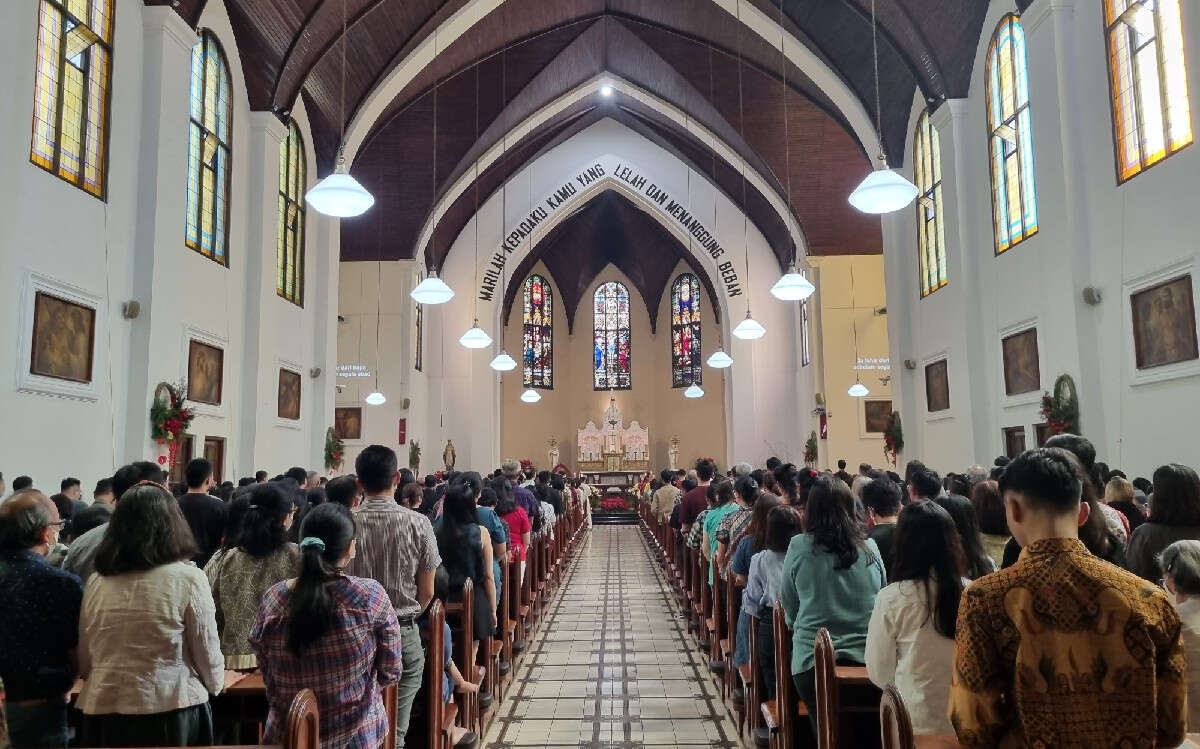 Gereja Katedral Bandung Berangkatkan 200 Jemaat Katolik Ikut Misa Paus Fransiskus di SUGBK