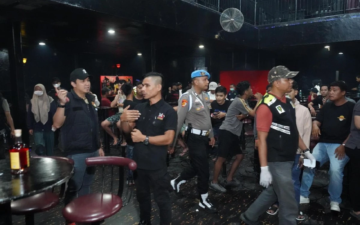 Pengunjung MP Club Kocar-Kacir Dirazia Polda Riau, Ada Pil Ekstasi di Meja, 16 Orang Diangkut