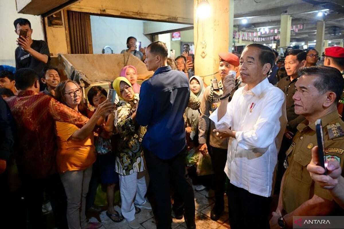 Jokowi Berpamitan kepada Warga di Pontianak: Saya Mohon Maaf