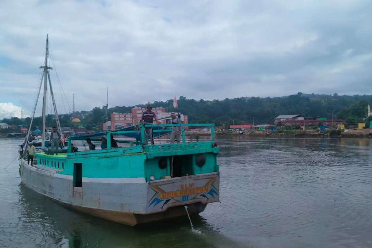 KLHK & Bakamla Menggagalkan Penyelundupan Kayu Ilegal di Laut Banda