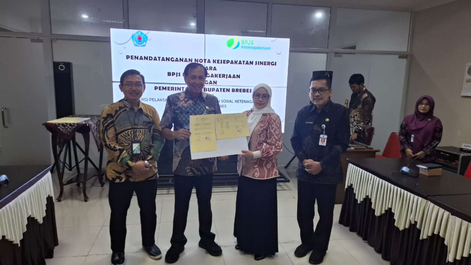 Pemkab Brebes Teken MoU dengan BPJS Ketenagakerjaan untuk Perlindungan Pekerja Informal