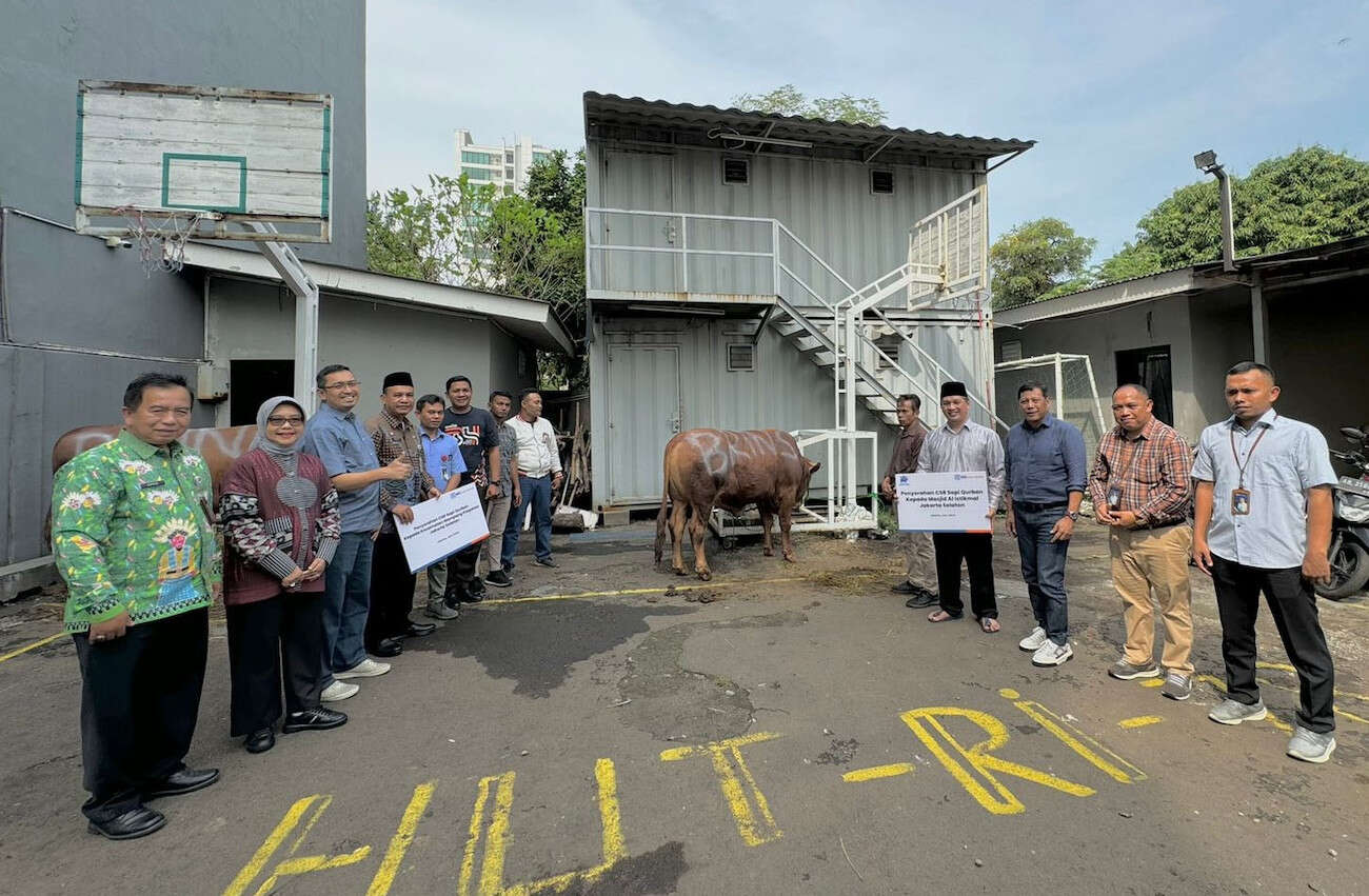 Sambut Iduladha, BRI Insurance Serahkan 2 Sapi Kurban