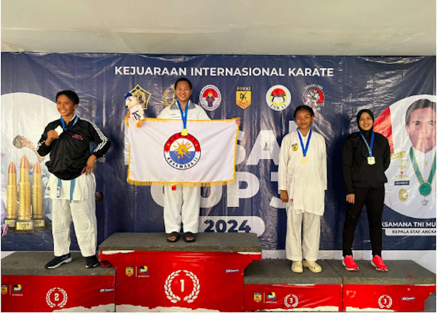 16 Srikandi Laut TNI AL Raih Medali pada Kejuaraan Karate Kasal Cup 2024