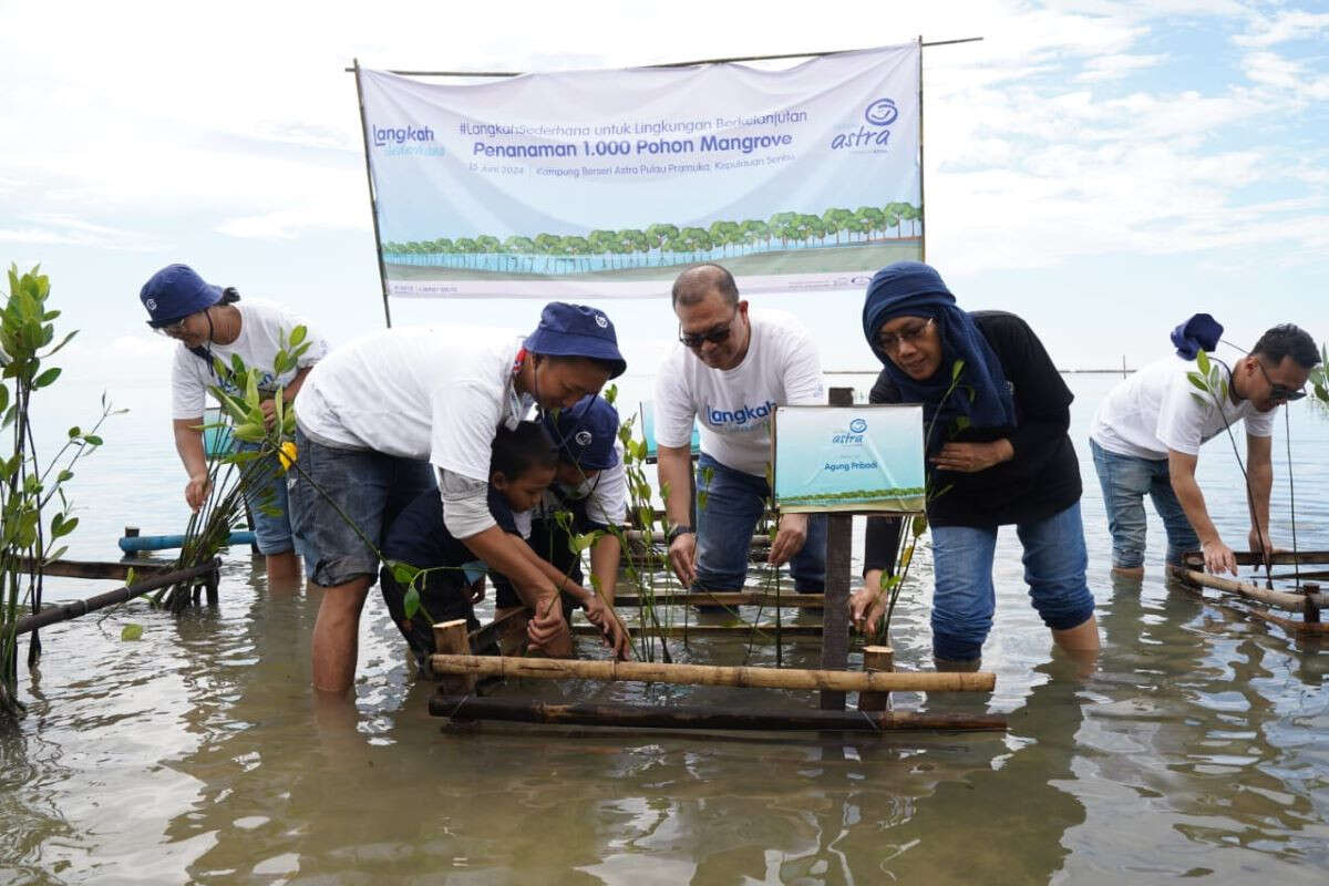 Wujudkan NZE, Asuransi Astra Tanam 1.000 Bibit Mangrove di Kepulauan Seribu