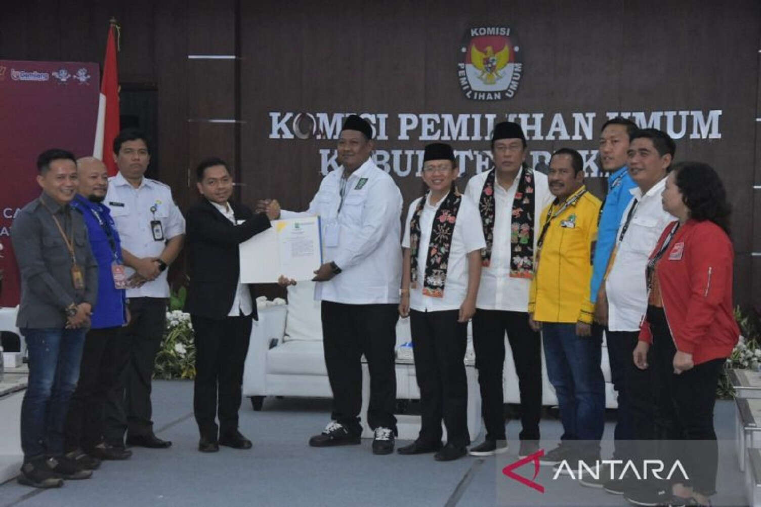 Daftar ke KPU Kabupaten Bekasi, Dani-Romli Ingin Rangkul Semua Kalangan