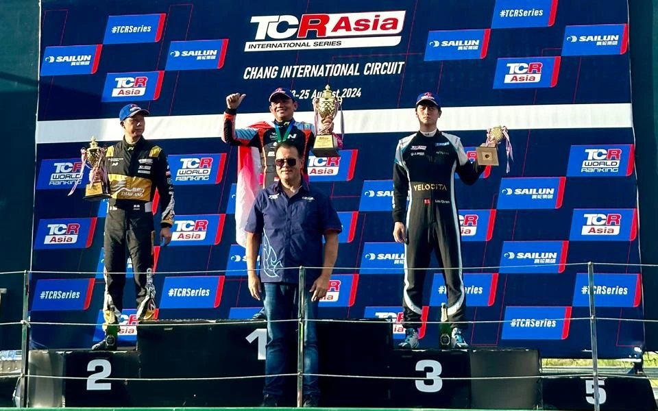 Membanggakan, Dypo Fitra Podium Juara TCR Asia International Series 2024