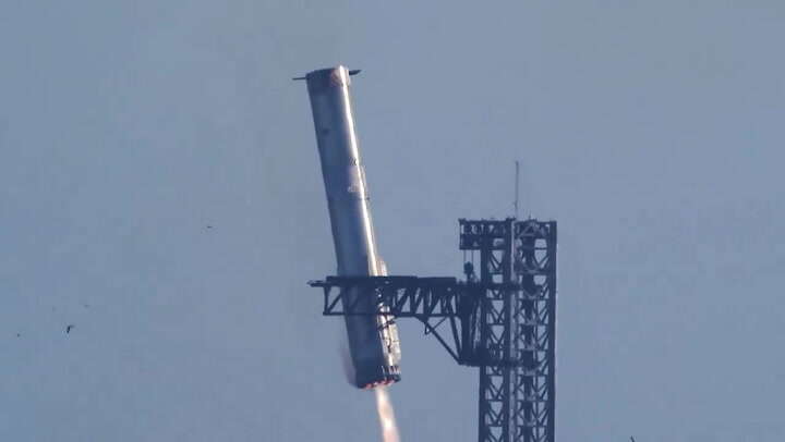 Onboard camera shows SpaceX rocket plucked from sky in second landing