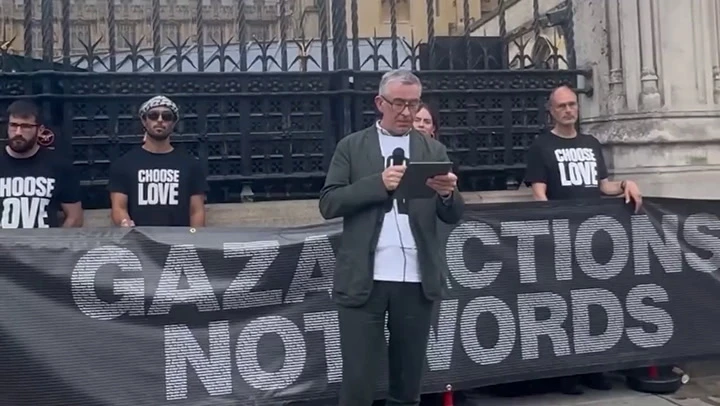 Steve Coogan reads out names of children killed in Gaza at vigil
