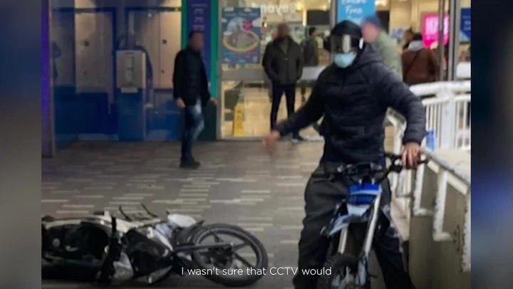 Off duty police officer attacked by machete-wielding thieves