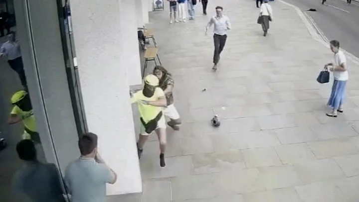 Shoe left behind in scuffle foils ‘Cinderella’ phone snatcher