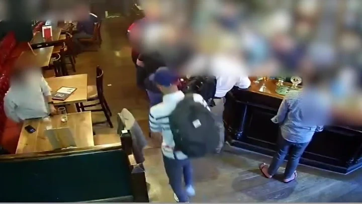 Thief snatches bag within seconds at central London pub