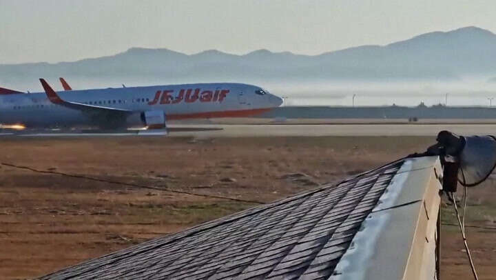 Moment Jeju Air plane skids along South Korea runway before crash