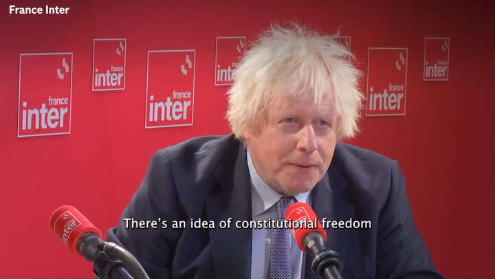 Boris Johnson struggles to explain Brexit to French radio host