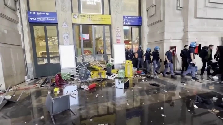 Video: Protesters clash with police in Italy amid Palestine solidarity