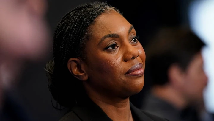 Video: Kemi Badenoch sings ‘Sweet Caroline’ in pub singalong