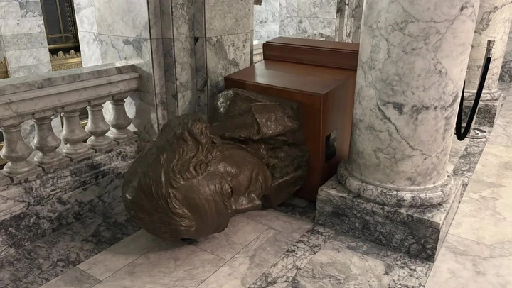 Vandal caught on camera trashing Washington State capitol building