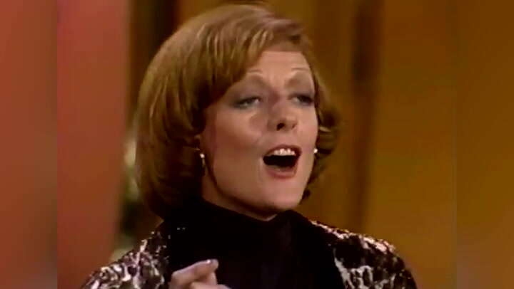 Maggie Smith teaches Carol Burnett Cockney in rarely-seen clip