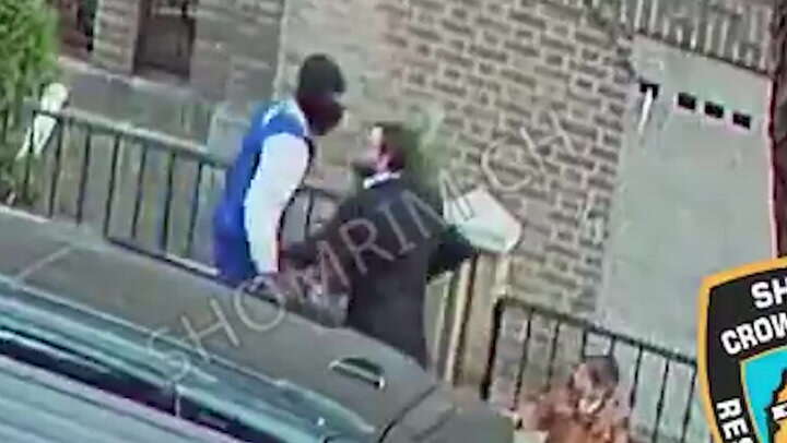 Masked man tries to snatch child from father’s hands in broad daylight