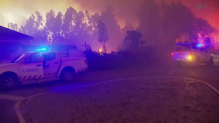 Apocalyptic scenes as wildfires in Portugal lead to evacuations