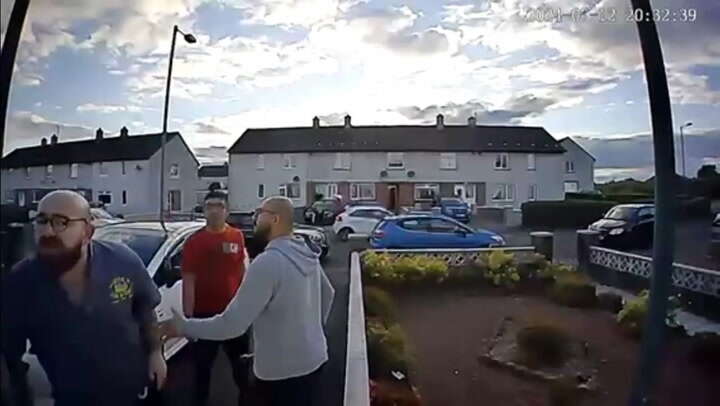 Delivery driver and sons confront customer with pole in cold kebab row