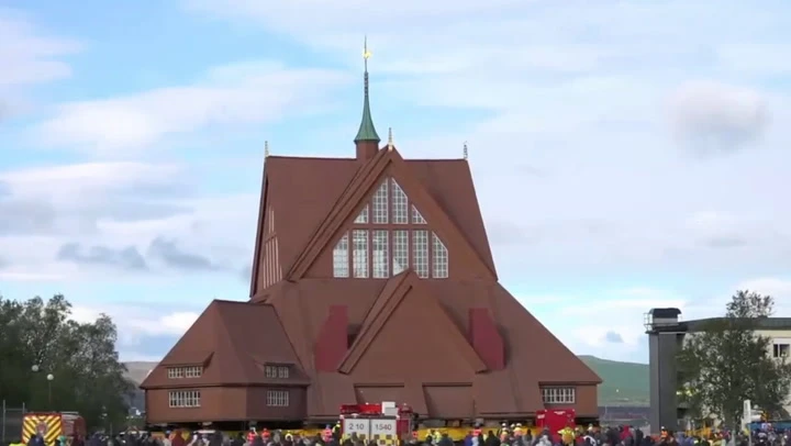 Timelapse shows 600-tonne church begin three-mile journey to new home