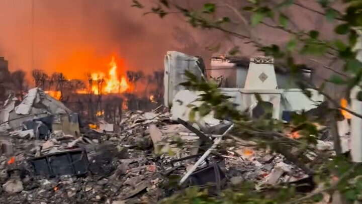 Actor returns to pile of ashes where his LA home once stood