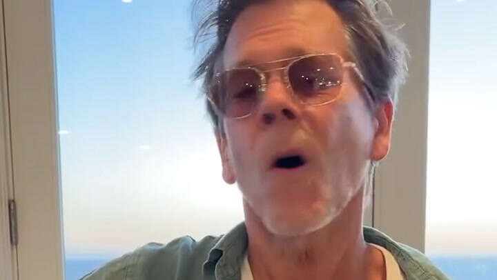 Watch: Kevin Bacon and Kyra Sedgwick sing bah-humbug Christmas cover