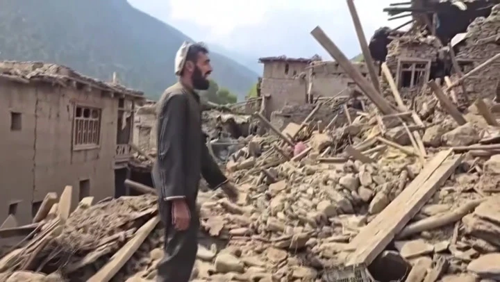 Afghanistan villagers dig through rubble searching for quake victims