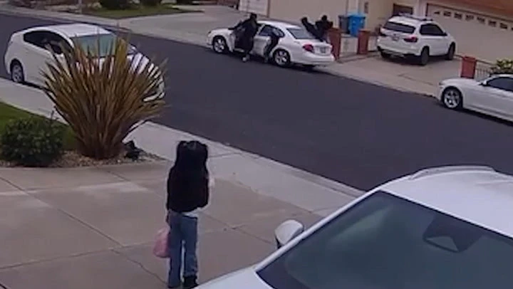 Young girl spots masked gang and thwarts attempted home invasion