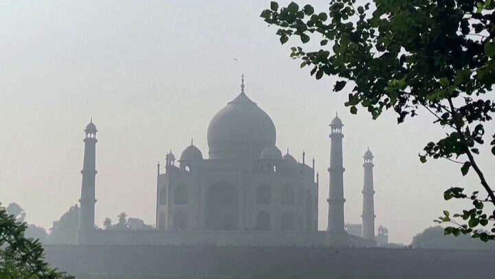 Taj Mahal disappears behind smog as pollution persists across India