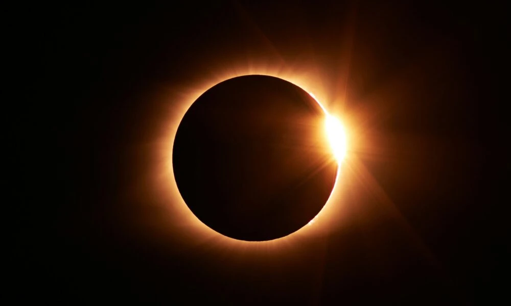 Para os amantes do cÃ©u! Delta lanÃ§a voo para viajantes curtirem a bordo o eclipse total do sol