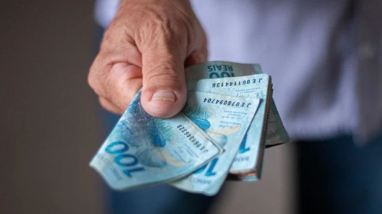 MP denuncia promotor por oferecer R$ 190 mil para soltar miliciano, diz TV
