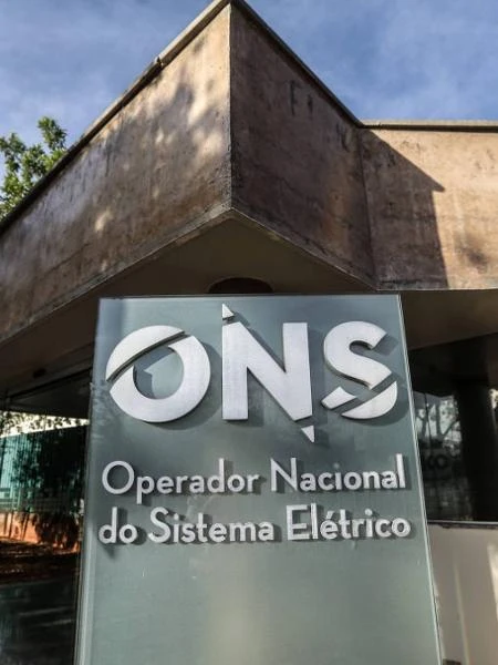 Setor elétrico alerta para risco de blecaute no futuro com atraso em leilão Camila Maia