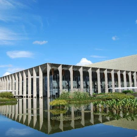 Sem dinheiro, Itamaraty deixa diplomatas sem saber quando viajam Jamil Chade