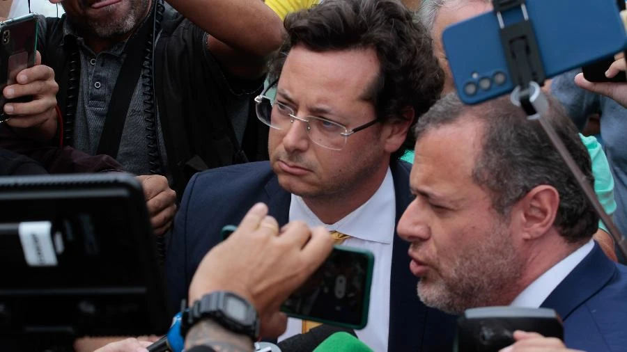 PF marca depoimento de advogados para a mesma hora após acusações de Cid